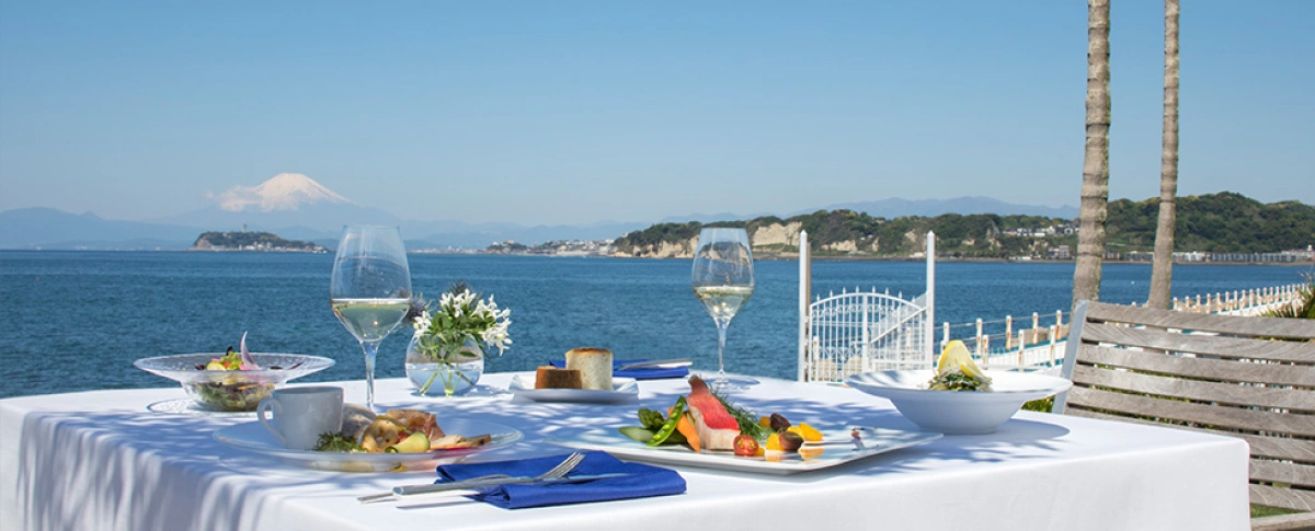 写真：お料理と海