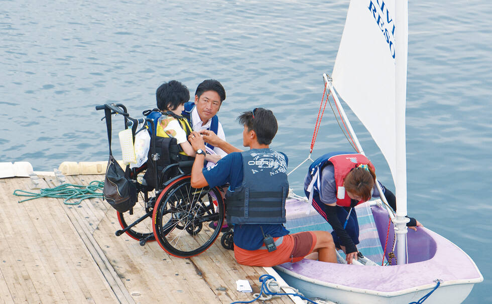 写真:海洋プログラムを受ける様子