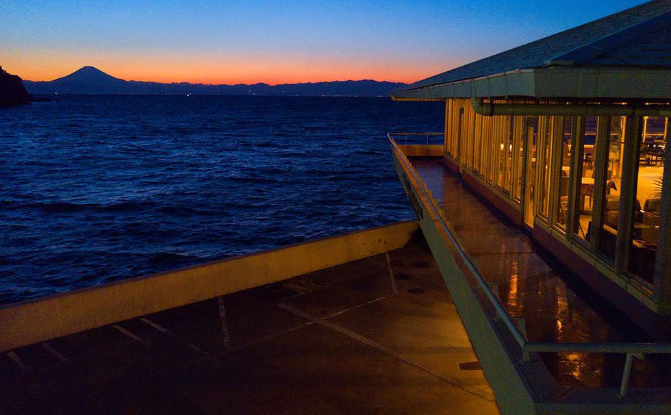 クラブハウスレストランからの夜景