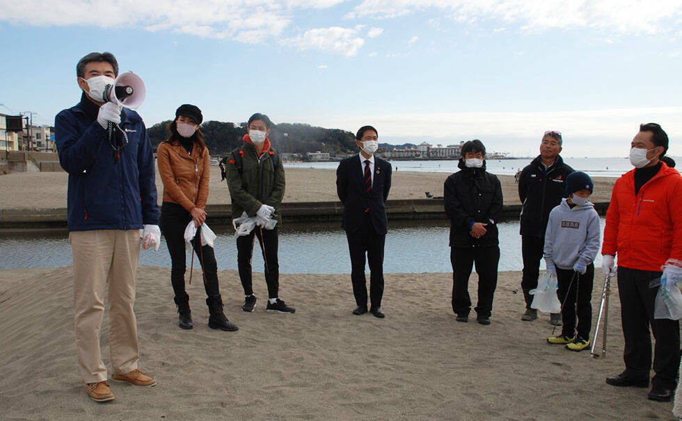 写真：リビエラ湘南ビーチクリーンの様子