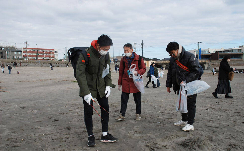 写真：リビエラ湘南ビーチクリーンの様子