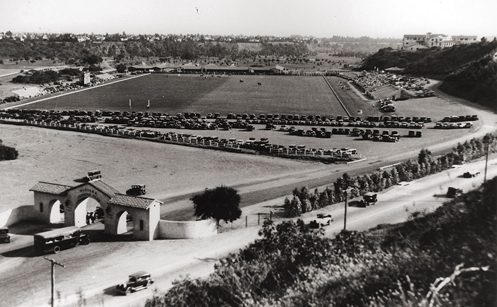 ポロ馬術センターへの入場門