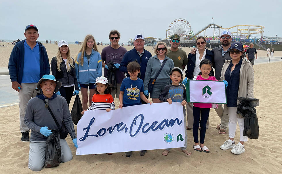 写真：ビーチクリーン活動