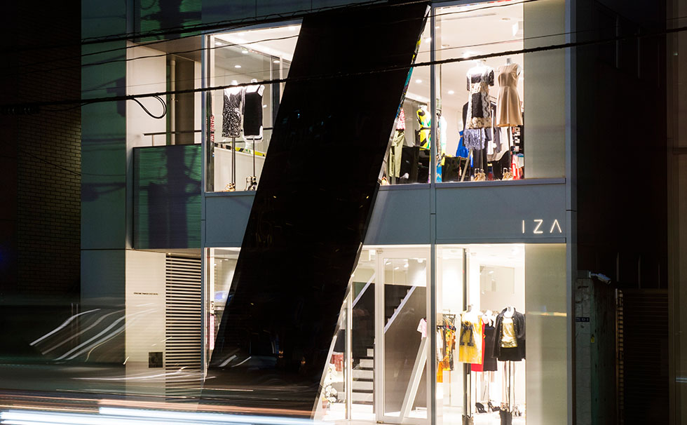 写真：I Z A AOYAMA外観