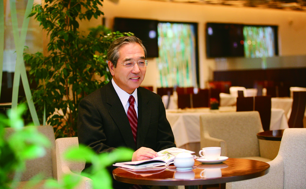 写真:株式会社リビエラホールディングス 代表取締役会長兼社長 渡邊 曻