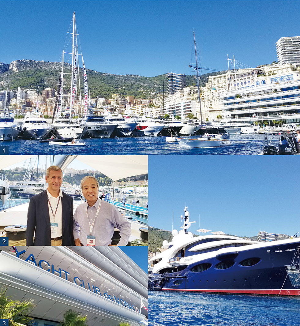 写真：モナコボートショー会場の船の展示の様子