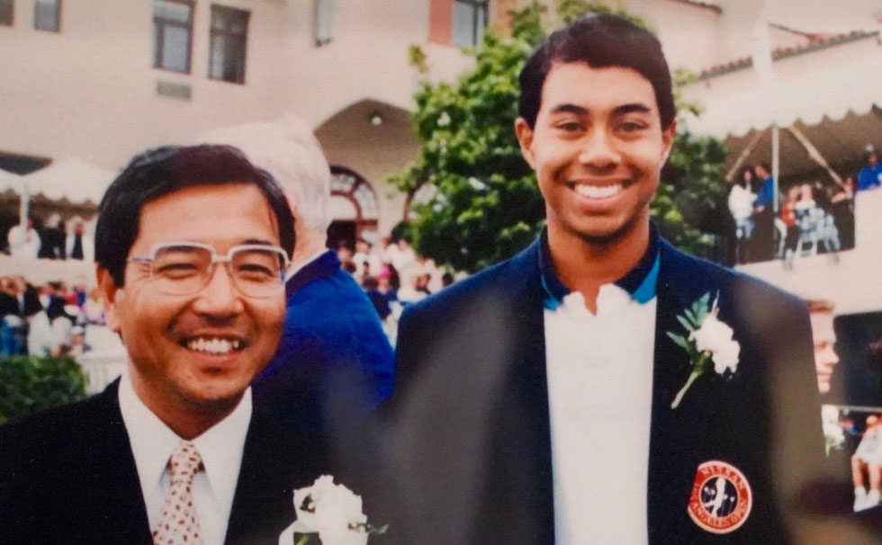 写真：タイガー・ウッズと代表　渡邊曻