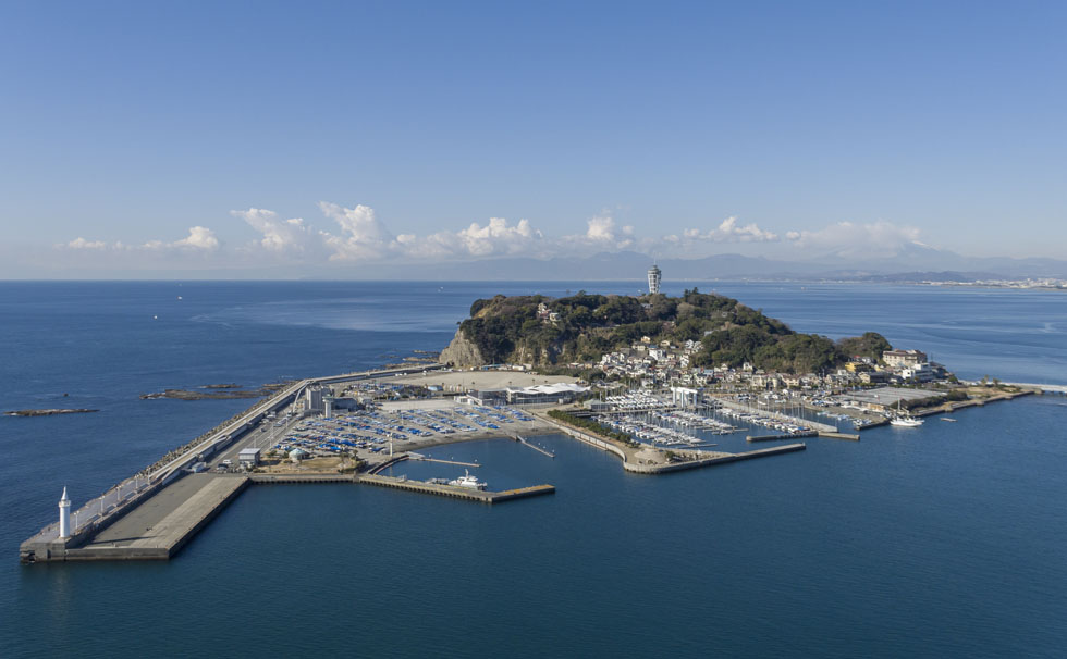 写真：湘南港（江の島）