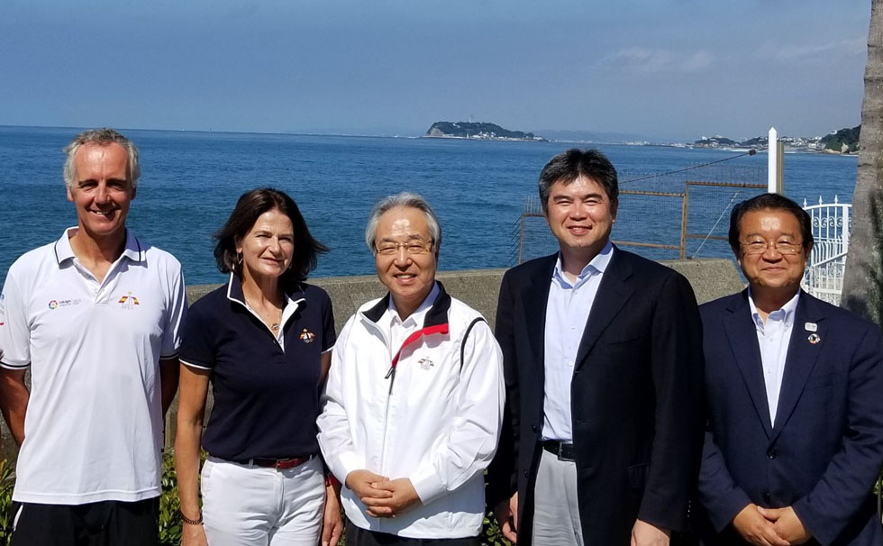 写真：ロイヤルスペインセーリング連盟 バスケス オリンピック準備局長、カサヌェバ会長、リビエラ渡邊、小林、山崎