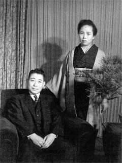 写真：創業者　堀江浅蔵・マチ夫妻