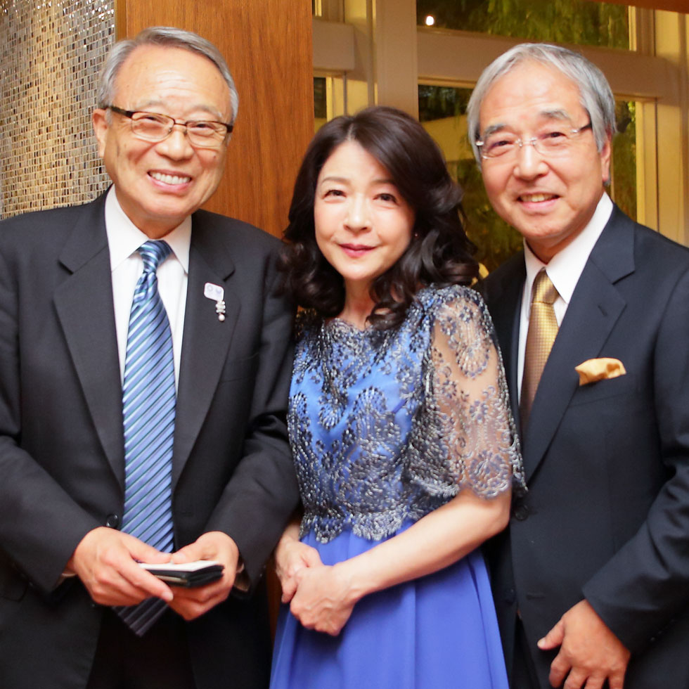 写真:高野之夫氏、仲道郁代氏、代表 渡邊曻