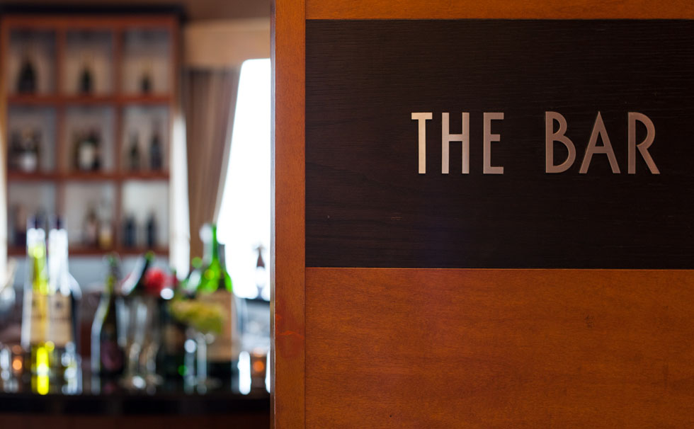 写真：「THE BAR」