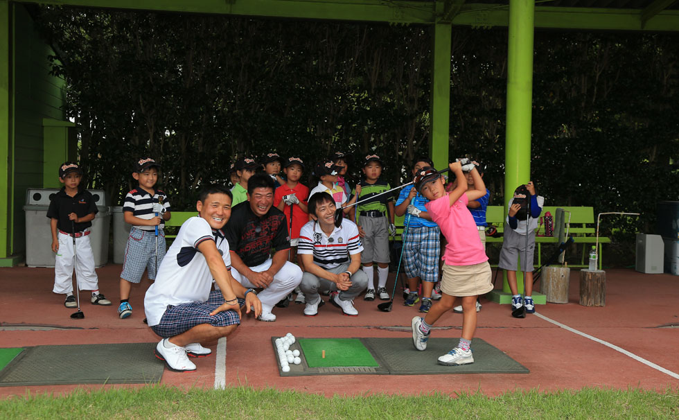 写真：2013年「第4回丸山茂樹ジュニアファンデーションゴルフ大会」