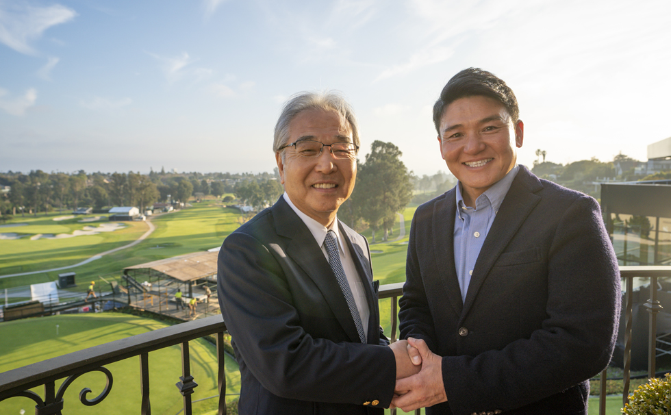 写真リビエラグループ代表・渡邊曻と丸山茂樹選手