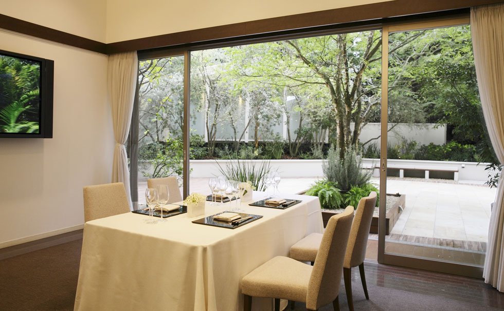 写真：プライベート感あふれる個室での食事会