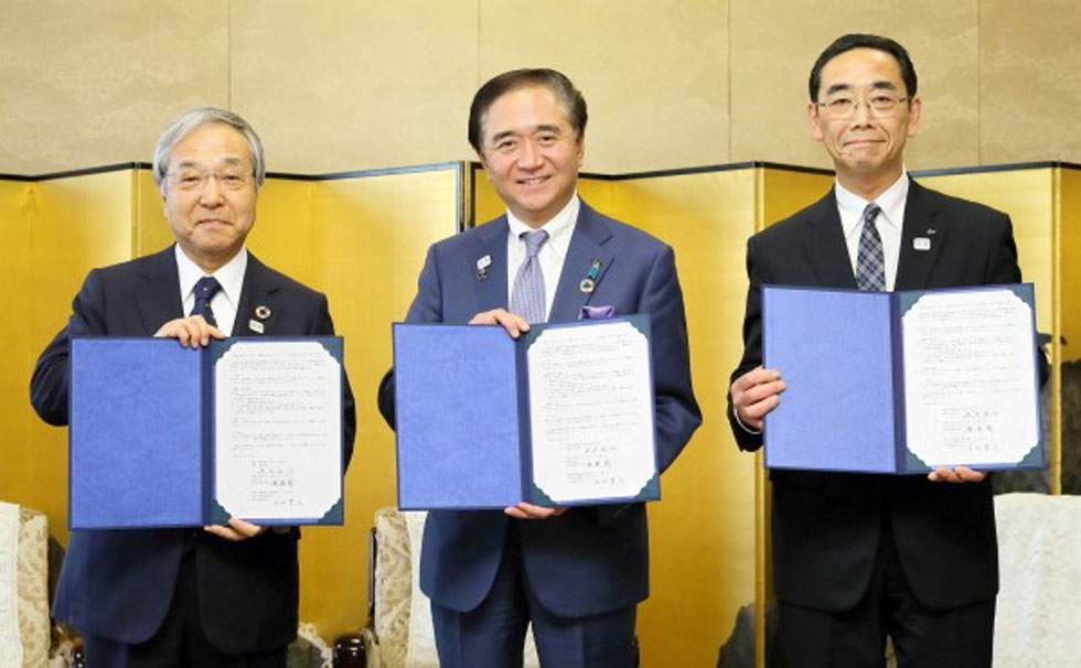 写真:三者協定締結式の様子