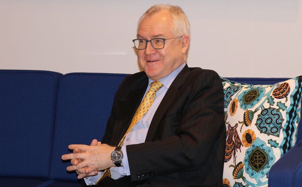 写真：ペッカ・オルパナ閣下