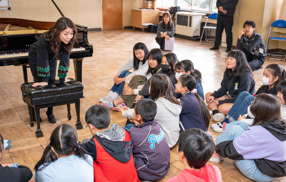 写真：小学校でのアウトリーチの様子