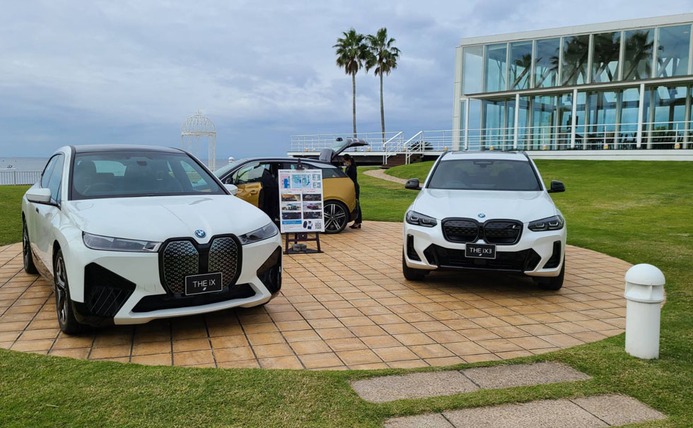 写真：「2050年カーボンニュートラル」・「2035年電動車のみ新車販売」