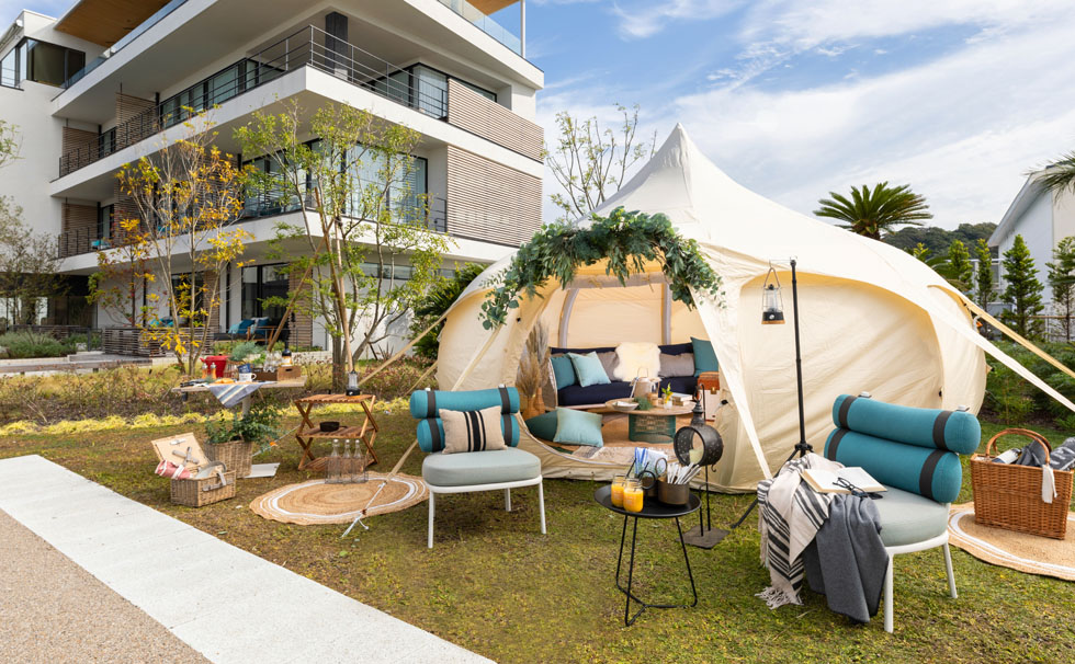 写真：グランピングテントを占有するホテルステイ