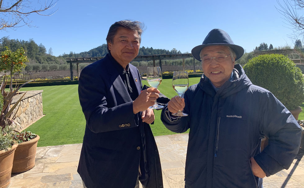 写真：鈴木茂晴氏と代表、渡邊曻