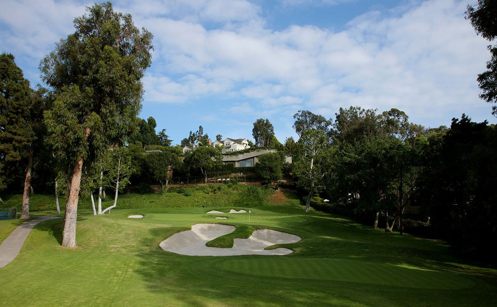 写真：グリーン中央にバンカーがあるRCC6番ホール