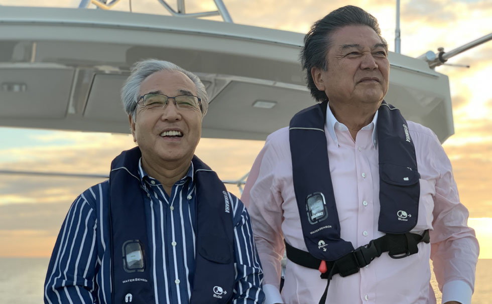 写真：鈴木茂晴氏と代表、渡邊曻