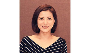 写真：司会 フリーアナウンサー 桑原 りさ氏