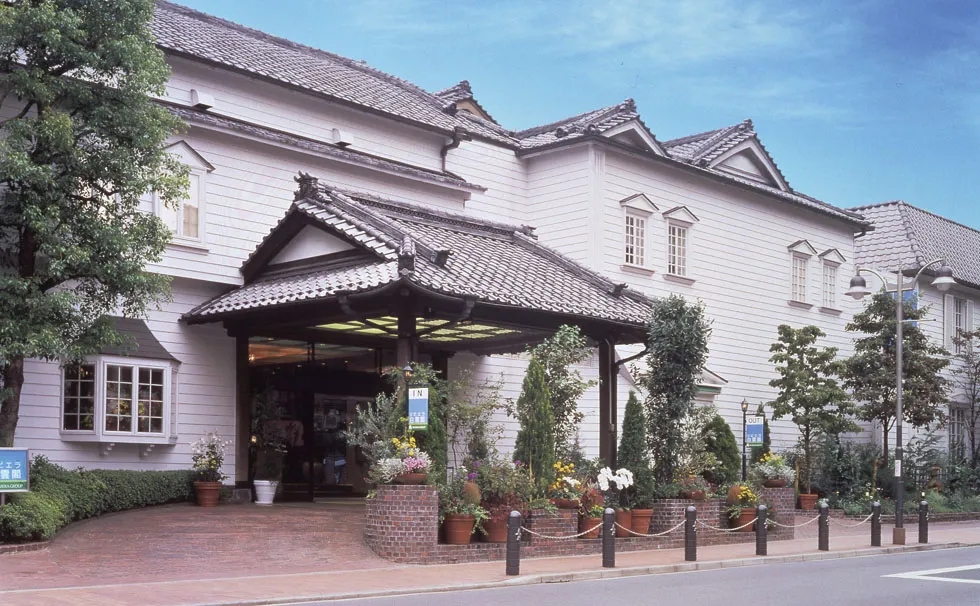 写真：リビエラを冠に屋号を変更